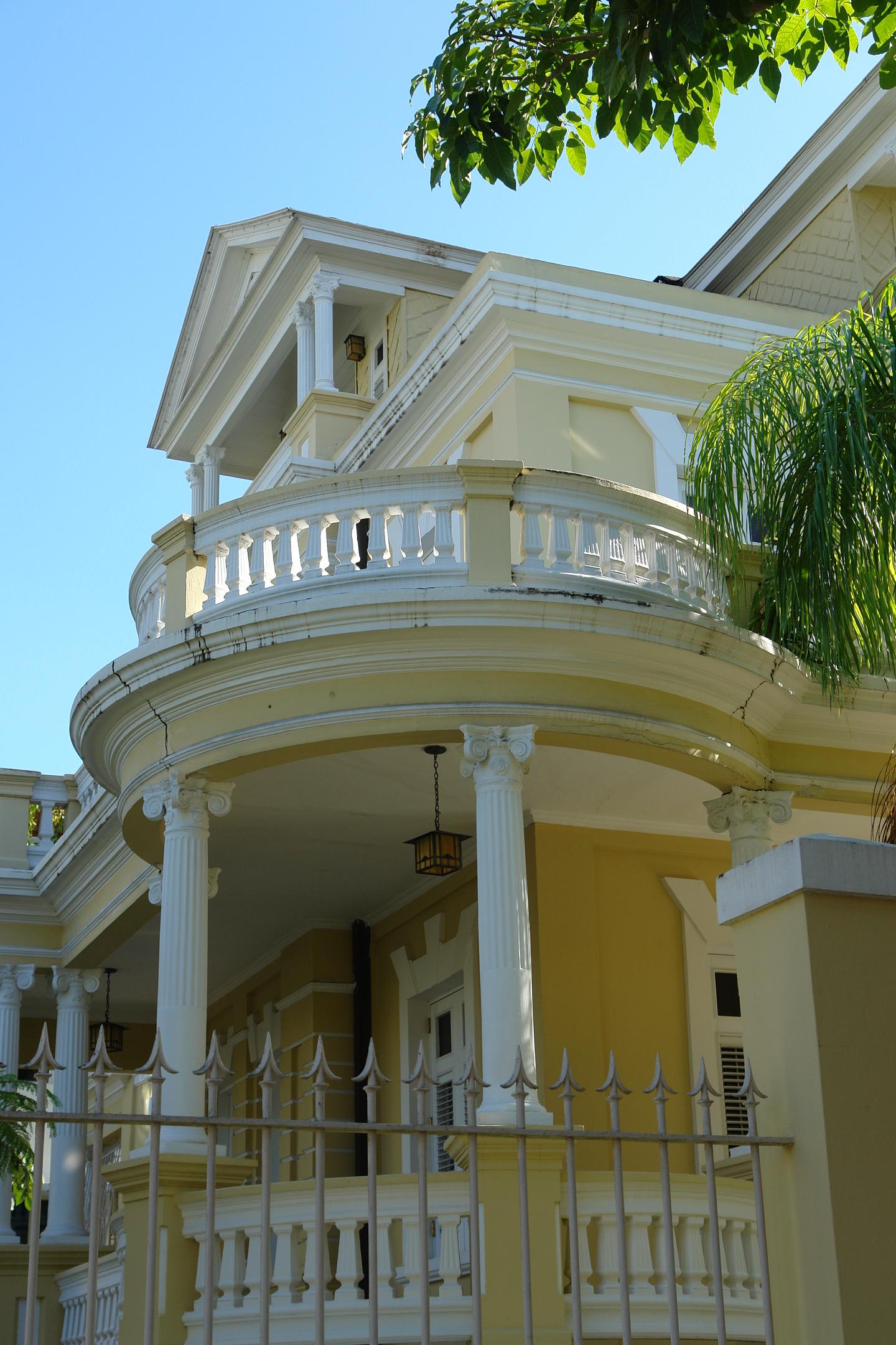 Casa La Giralda - Avenida Miramar, esquina calle Marti 651 - San Juan (Miramar) - 2011 00012